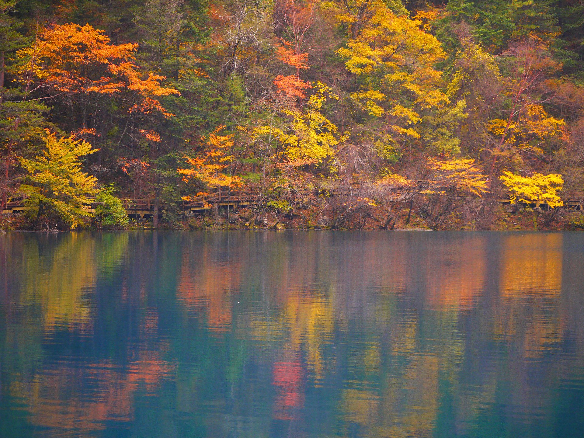 Jiuzhaigou Valley gallery image 2