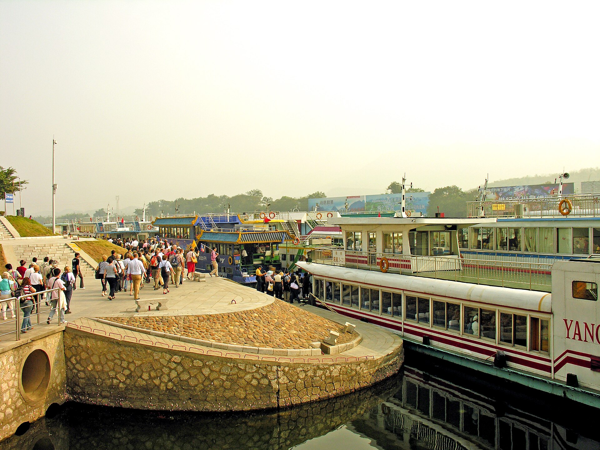 Li River cruise (Guilin to Yangshuo) gallery image 2