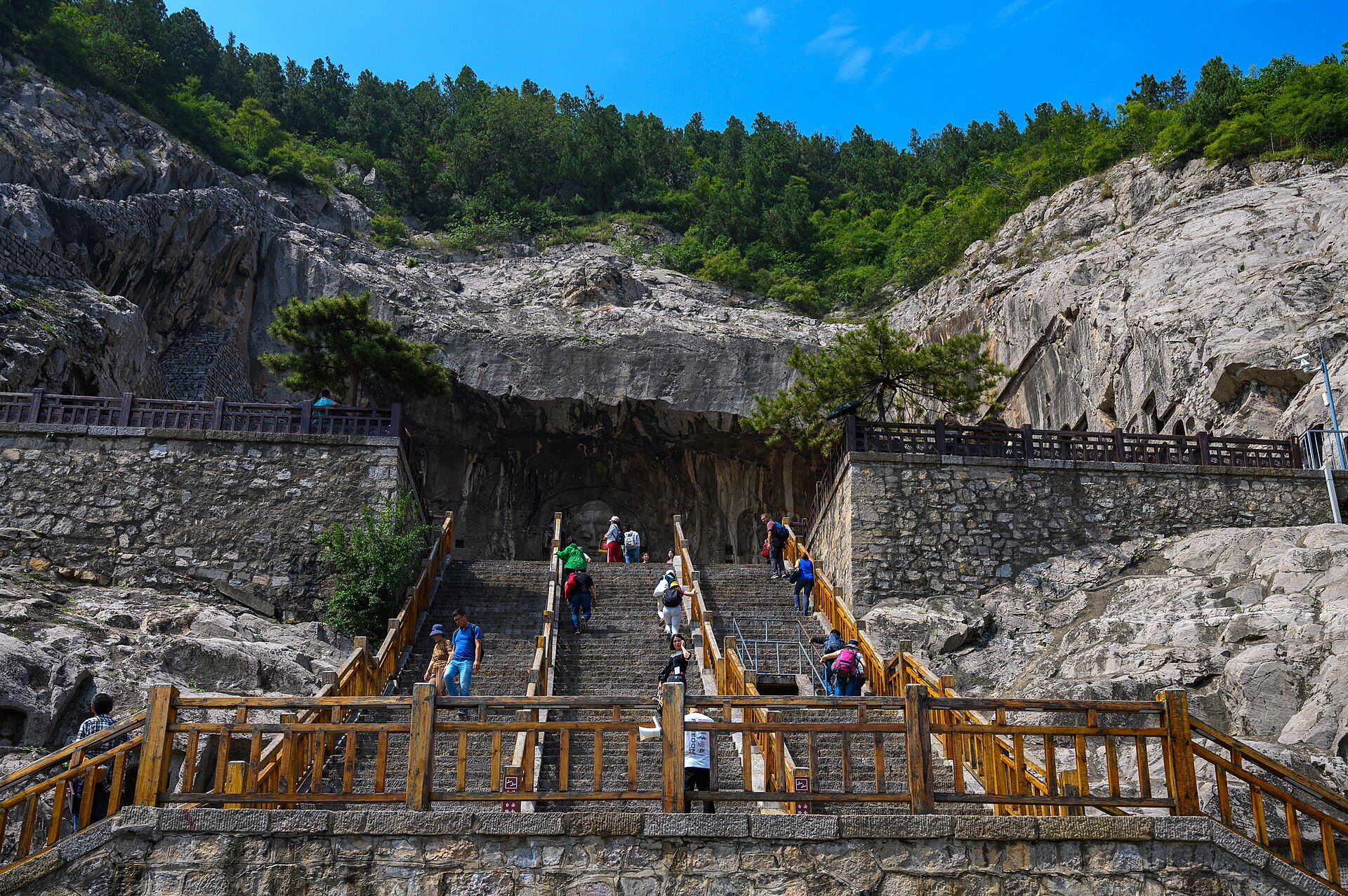 Longmen Grottoes gallery image 2